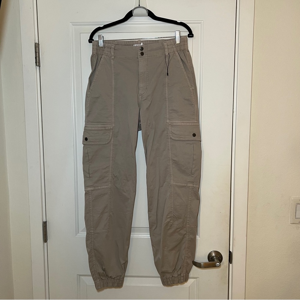 NWOT Garage Brianna Bubble Pant Size M in color “String”